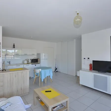 T2 Terrasse, Parking Et Local Velo A A 10 Min Des Plages D'hossegor! * Tosse